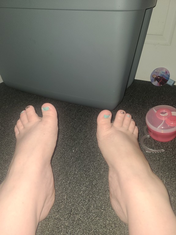 Feet to suck, fuck and worship