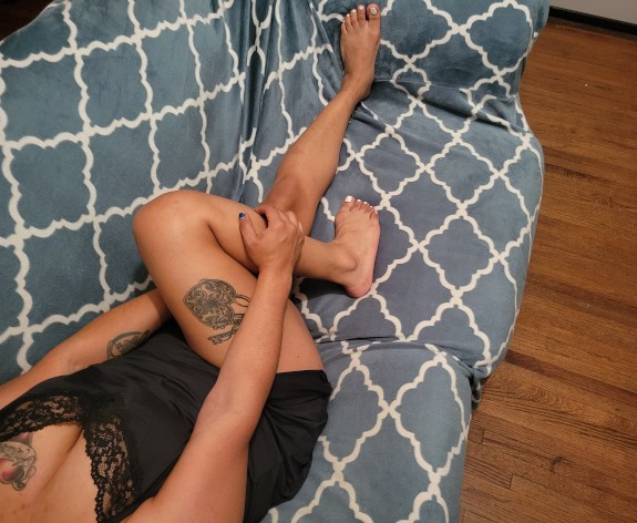 Booty 🍑 and toes 😜