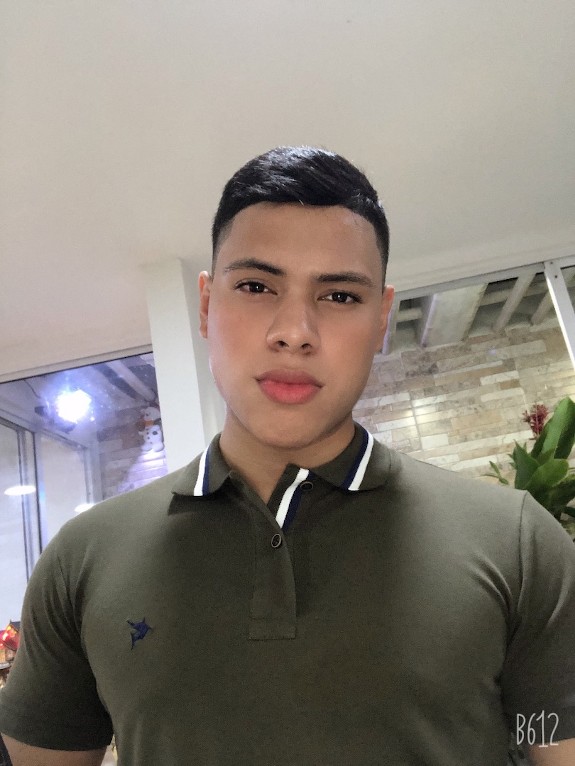 Conóceme soy un hombre heterosexual con deseos de romper culos masculinos