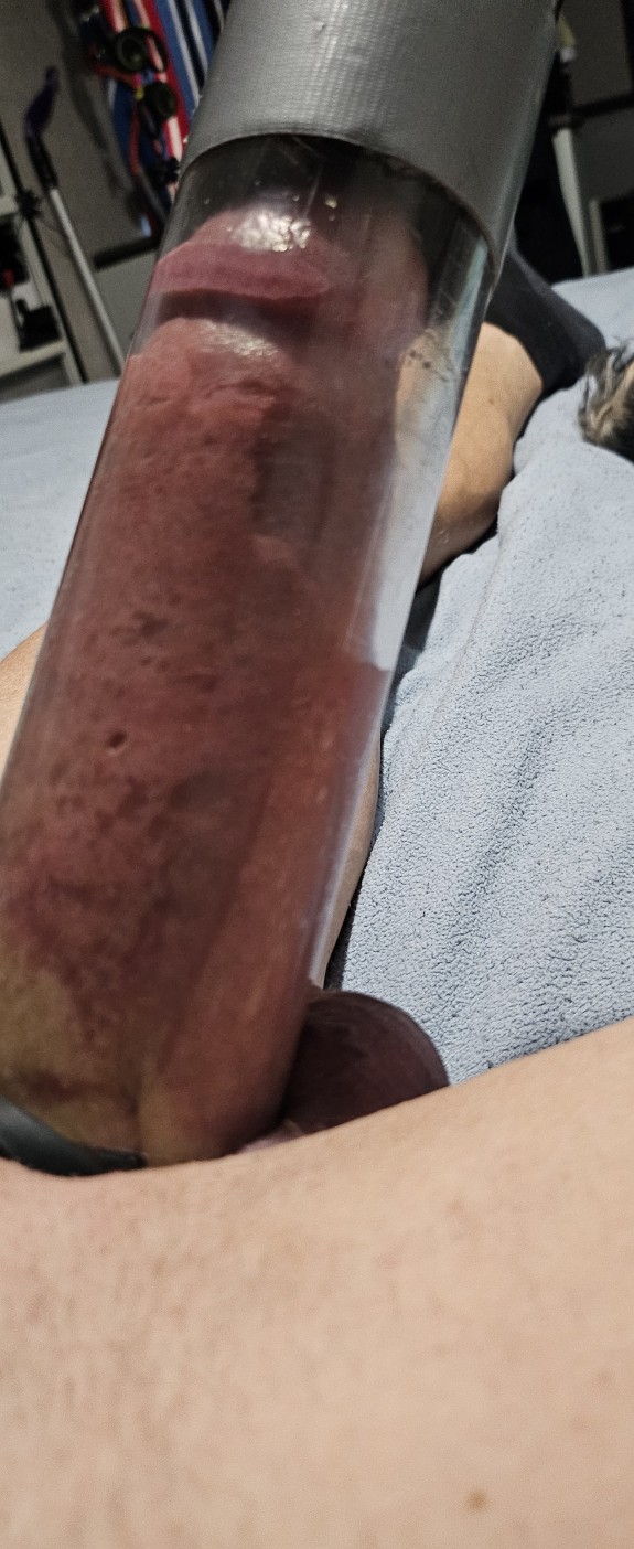 Love to pump makes me explode with cum