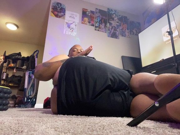 Going live on chaturbate to make rent. Ask me anything