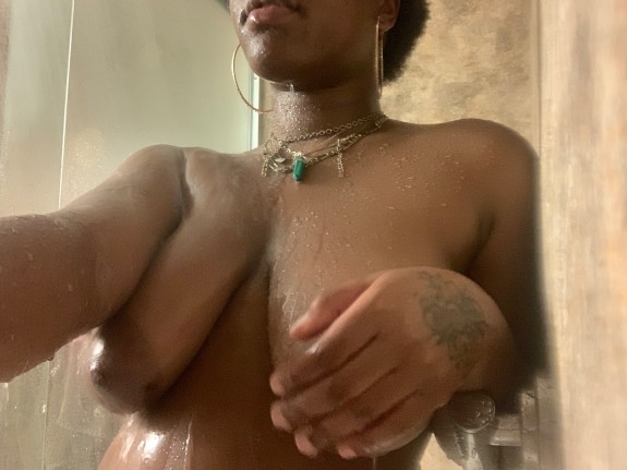 Shower pictures of A_strange_bab_girl