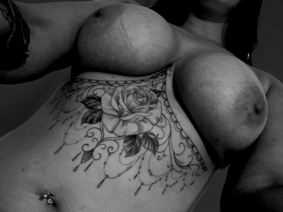 Sexy tattoo big boob milf