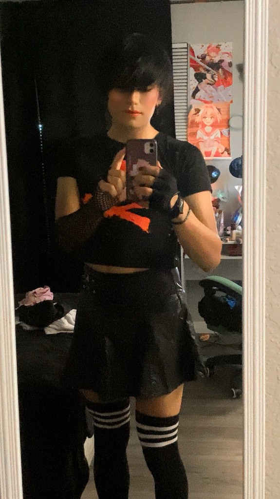 Quieres tocar mis muslos papi pues solo tienes que darme algo de $$ y soy