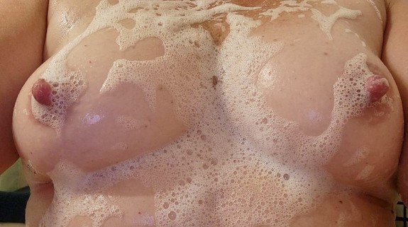 TAKING PICTURES OF YOURSELF WITH A SLIPPERY WET PHONE IS NOT AN EASY TASK!