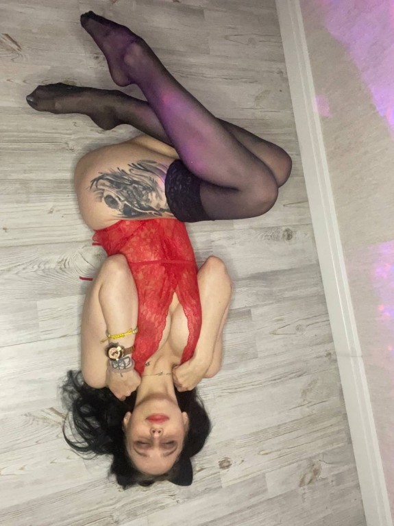 depraved pussy in red
