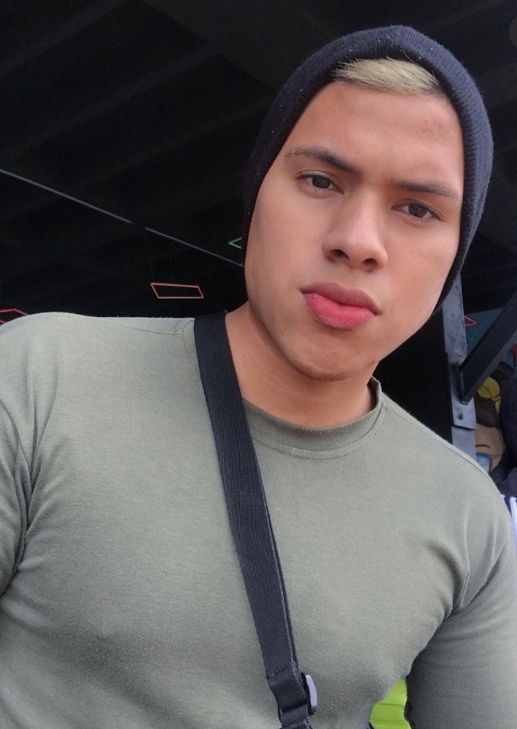 Conóceme soy un hombre heterosexual con deseos de romper culos masculinos