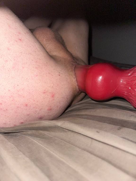 Knotted dildo