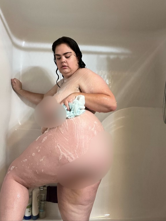 Shower bbw pics available! DM if interested 🥰