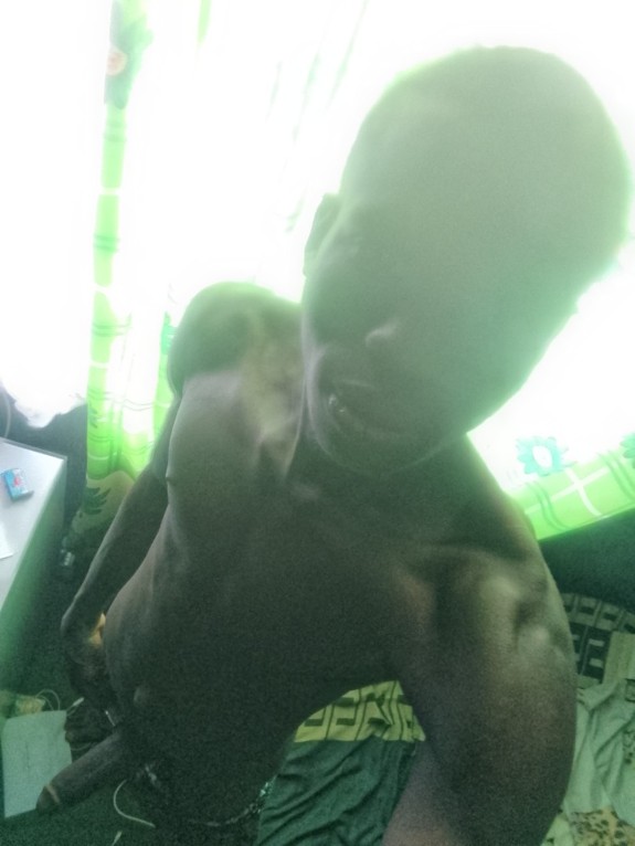 Walking naked at home it's too hot, i keep working on My third leg photo