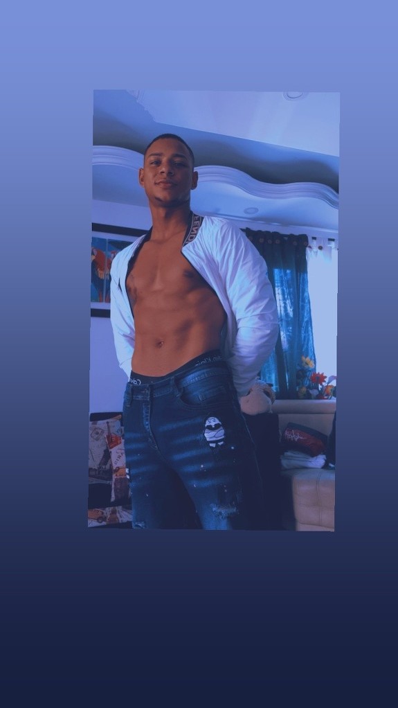 Moreno de buen cuerpo.