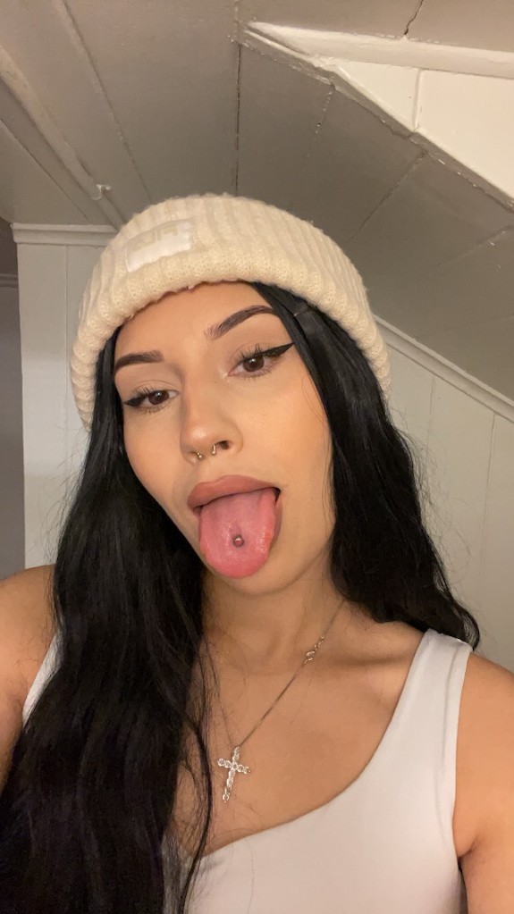 Come over my tongue 😇😈