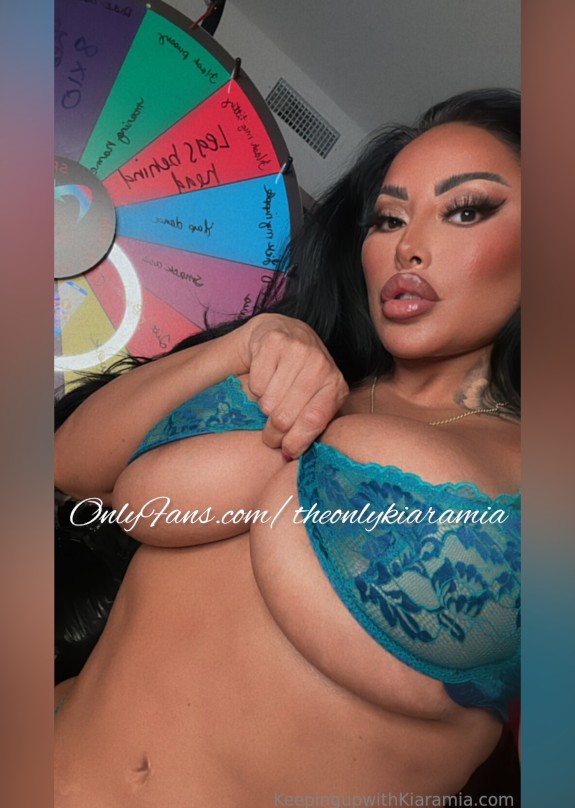 LIVE CAM SHOW NOW ON ONLYFANS: TheOnlyKiaraMia