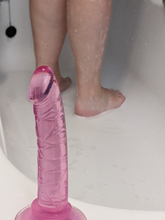 Shower play time 💓 look as I get very soapy and wet 🫧💦😜
