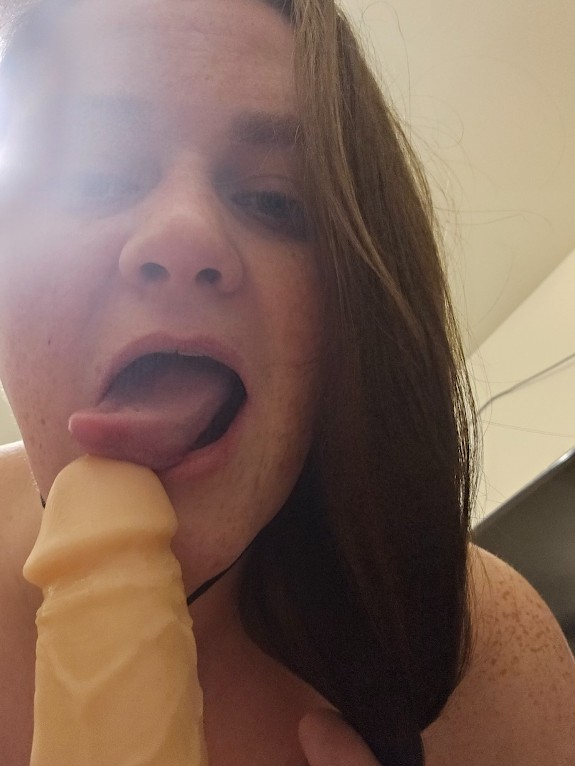 Sucking the dildo