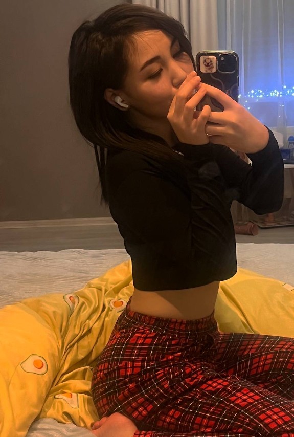 PornHub and Webcam asian model Queenelia