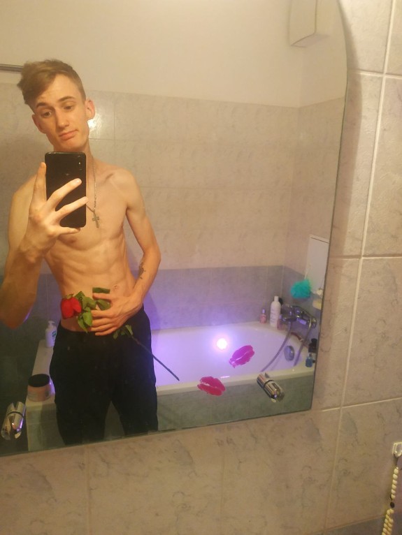 Any older man for me?😈🥵