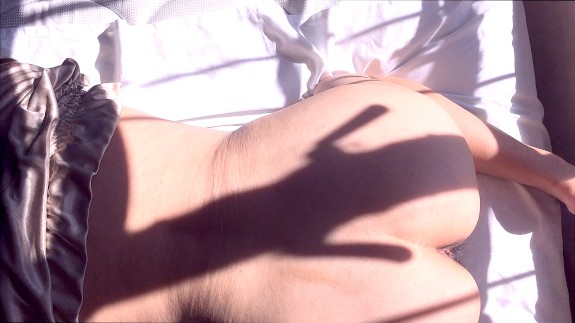 LAYING IN THE SUN MY OPEN PUSSY SEXY ASIAN MATURE STEPMOM