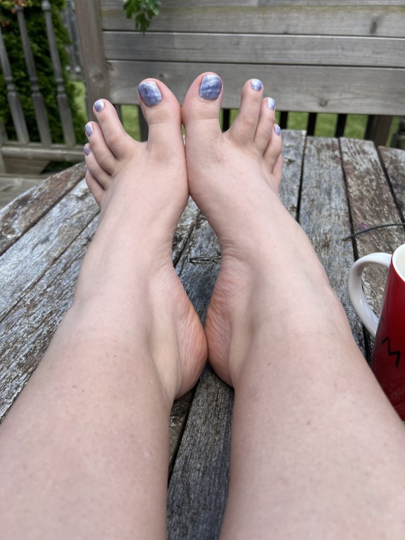 Light purple sparkle nails