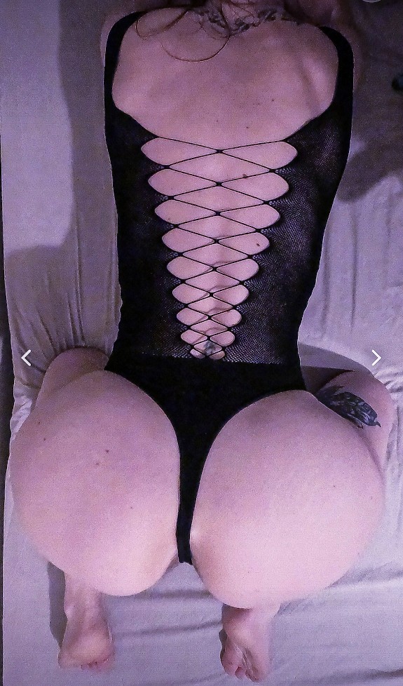 Her peachy booty/lingerie