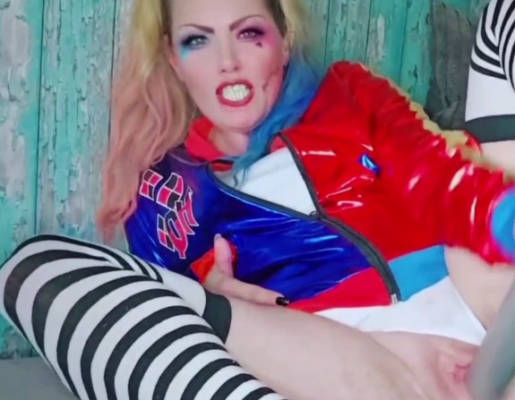 Joi with Harley Quinn