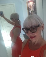 MILF with sunglasses reveals her hot figure