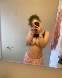 Lightskin shows a sneak peek of her hot tits (Onlyfans in the bio boo ) photo