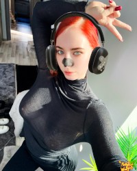 MollyRedWolf photo