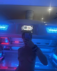 Naughty pics in the tanning salon :) more on fansly photo