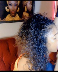 صديقتي اللطيفة تأكل بيرجا 26 سم photo