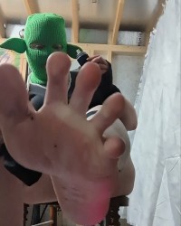 f33t GBLNMMMY photo