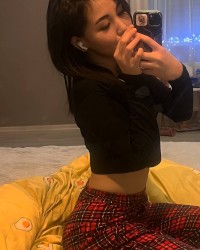 PornHub and Webcam asian model Queenelia photo