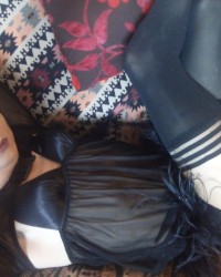 This little mesh and feather look photo
