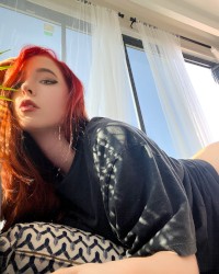 MollyRedWolf photo