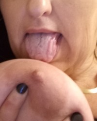 Ave sexy chenelle wants to be pleased by you tonight im waiting for you now photo