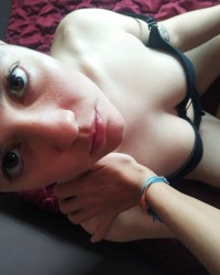 Ella hace que me moje ... photo