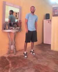 Hombreconelguevogrande photo