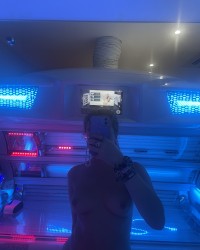 Naughty pics in the tanning salon :) more on fansly photo