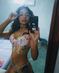 Do u like how i look sweetheart? Let me know! photo