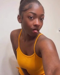 Pretty play girl photo