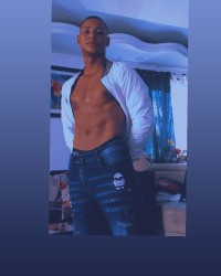 Moreno de buen cuerpo. photo