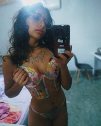 Do u like how i look sweetheart? Let me know! photo