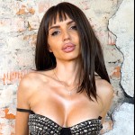 Сладкая милашка Соня трахает свою тугую мокрую киску 4K UHD ...