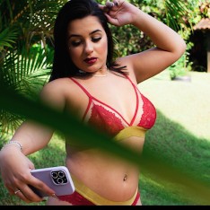 Des stars du porno sexys à poil dans des longs-métrages pornos ...