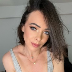 Des stars du porno sexys à poil dans des longs-métrages pornos ...