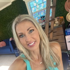 Holly Hotwife