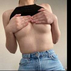 Des stars du porno sexys à poil dans des longs-métrages pornos ...