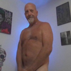 Des stars du porno sexys à poil dans des longs-métrages pornos ...