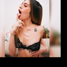 Des stars du porno sexys à poil dans des longs-métrages pornos ...