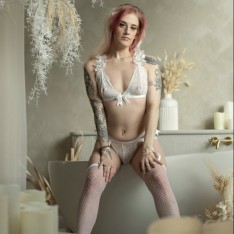 Des stars du porno sexys à poil dans des longs-métrages pornos ...